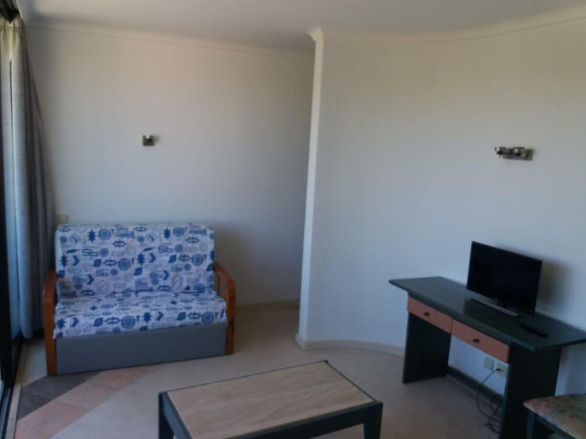 Vila Marrachique Al 98413 *