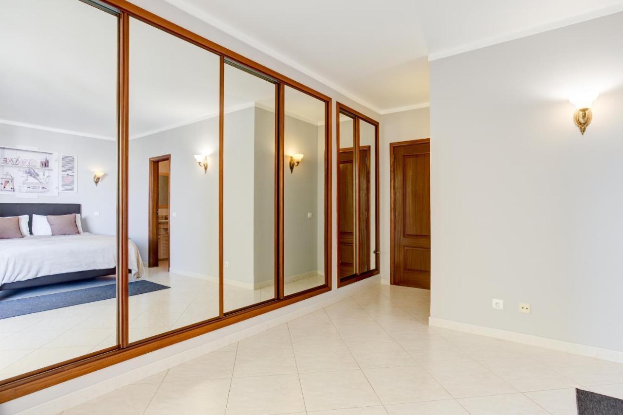 2 Bedroom With Pool In Marachique, Apartment Alvor