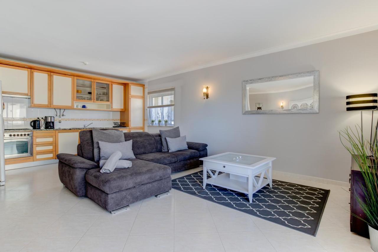 2 Bedroom With Pool In Marachique, Apartment Alvor