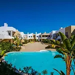 One Bedroom Apartment In Albur Village 2J
