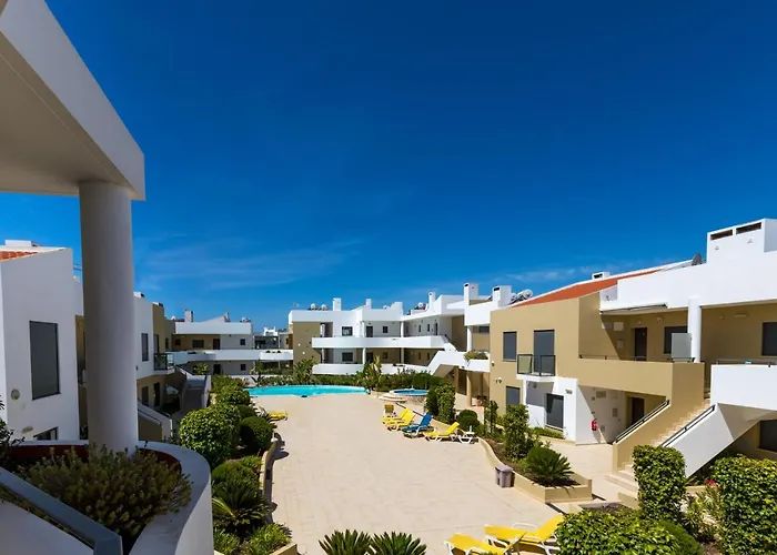 One Bedroom Apartment In Albur Village 2J