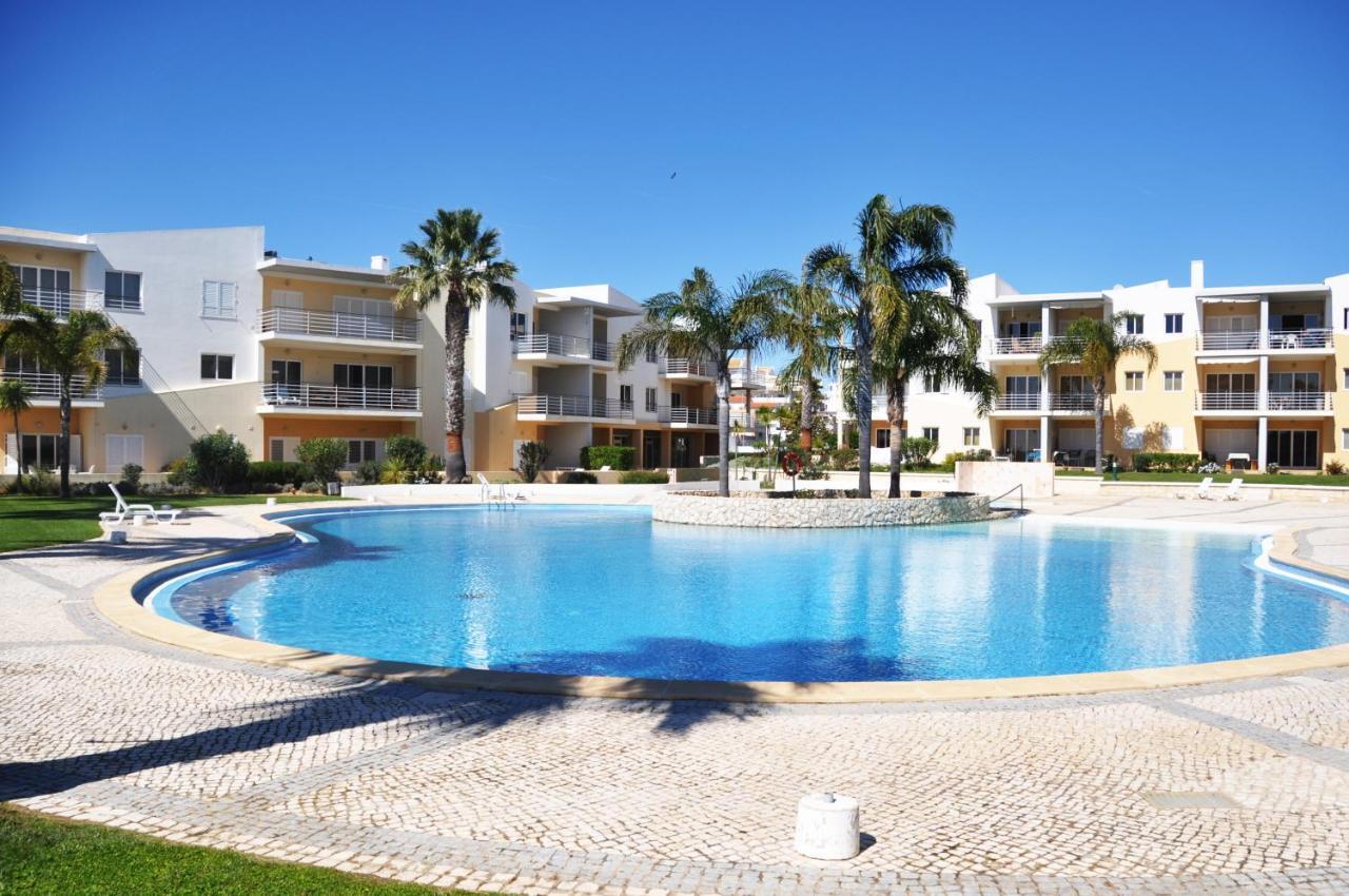 Sea And Pool At Da