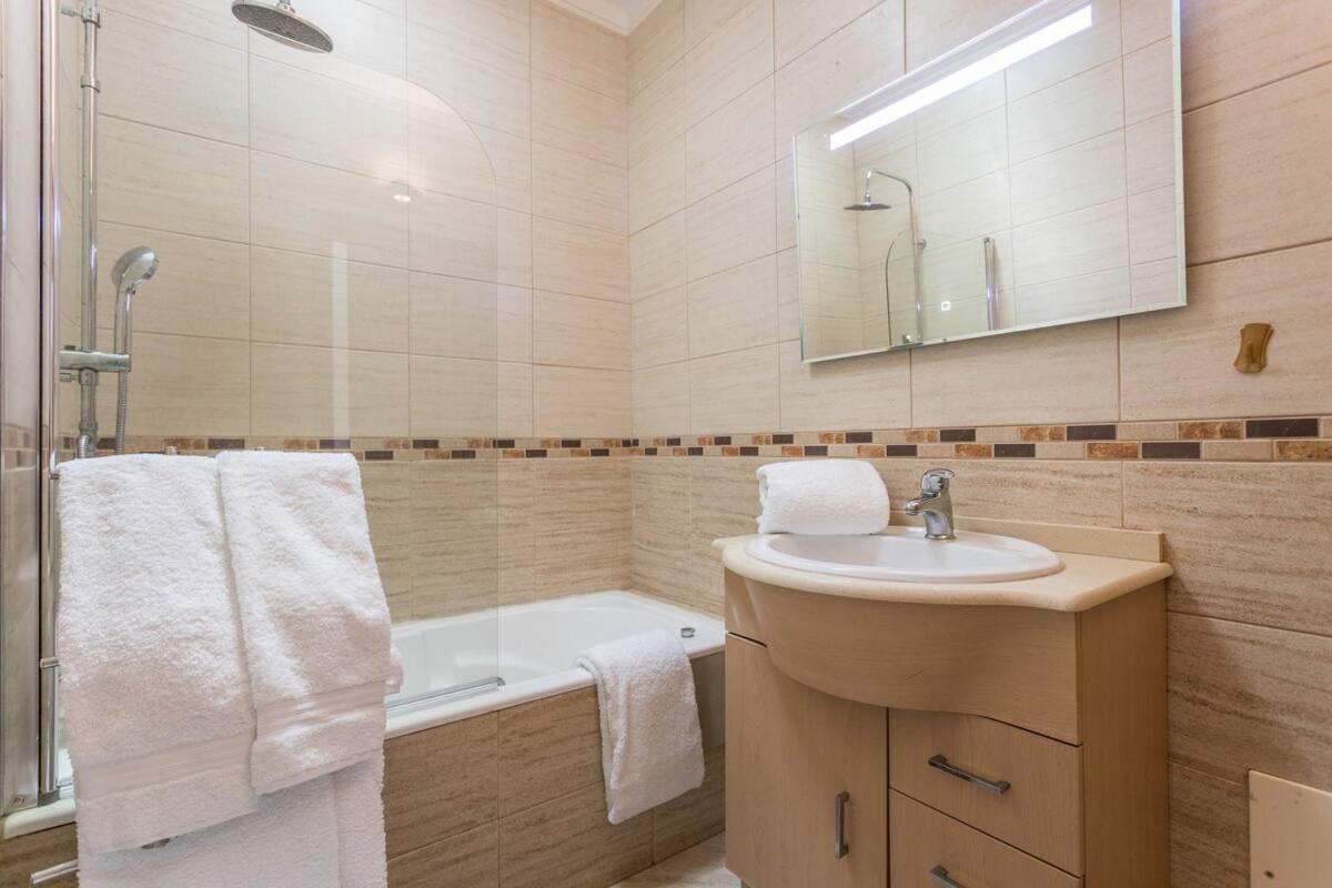 Stories 1 - Sunny Roof Terrace Apartamento Alvor