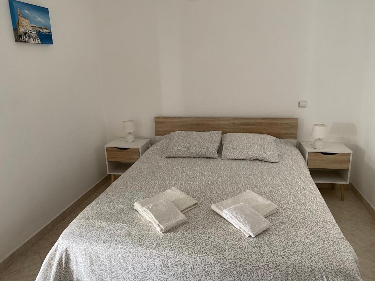 - Center And Beach Apartment *
