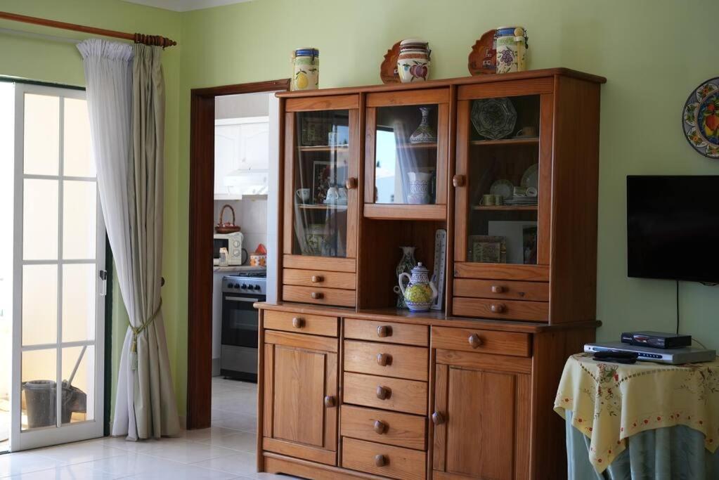 Spacious Portuguese Flat With Pool Next To Alvor