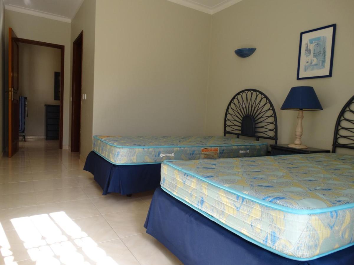 Apartamento Com Piscina Junto A - *