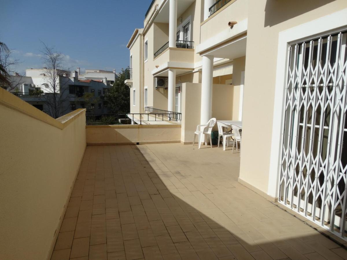Com Piscina Junto A - Apartamento *