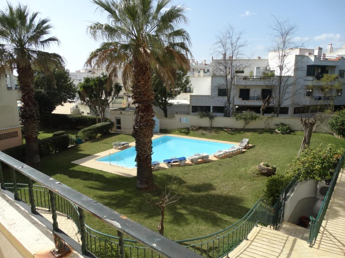 Com Piscina Junto A - * Alvor