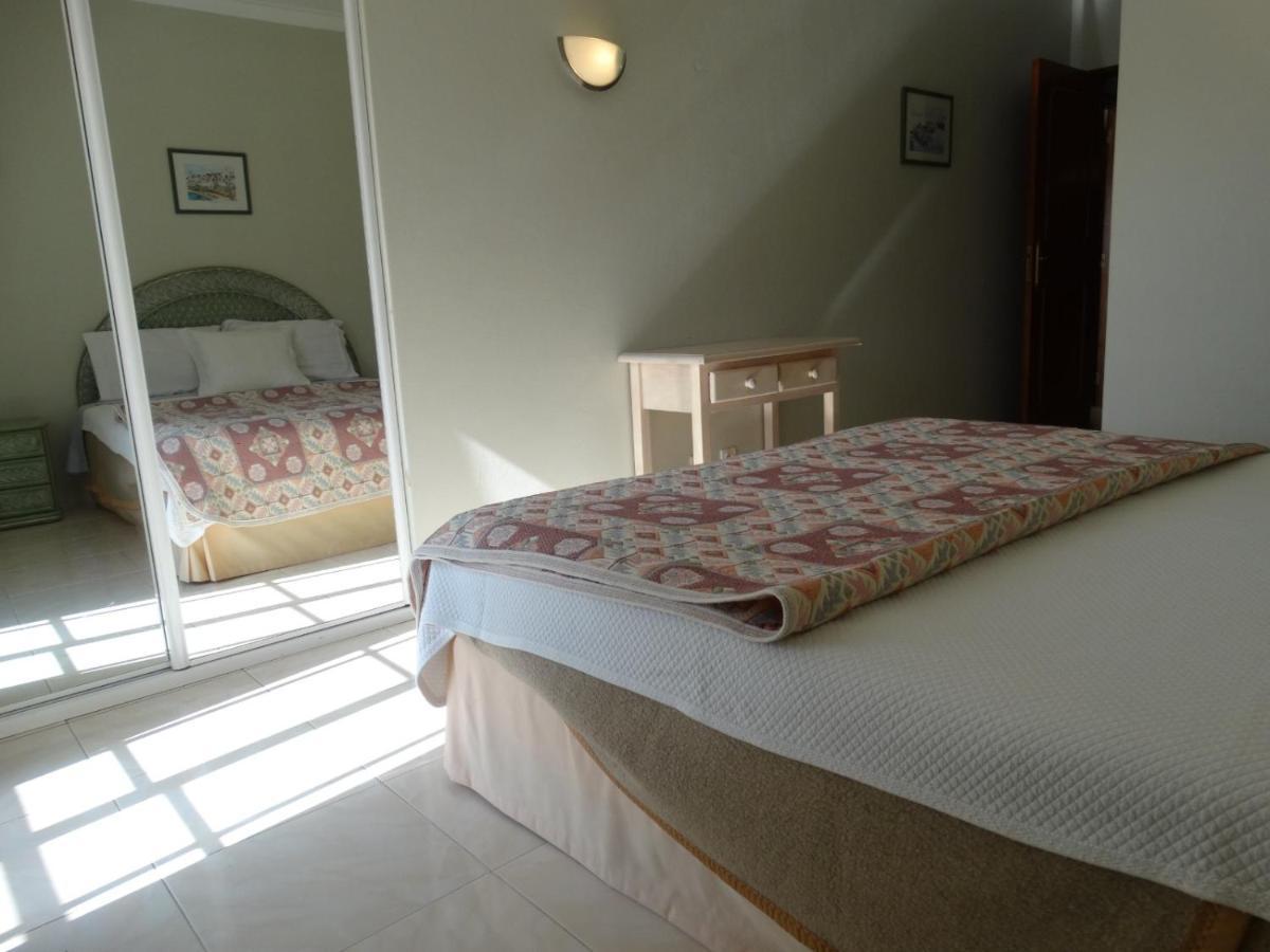 Com Piscina Junto A - Apartamento *