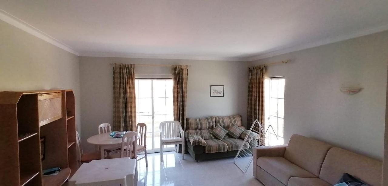 Com Piscina Junto A - Apartamento