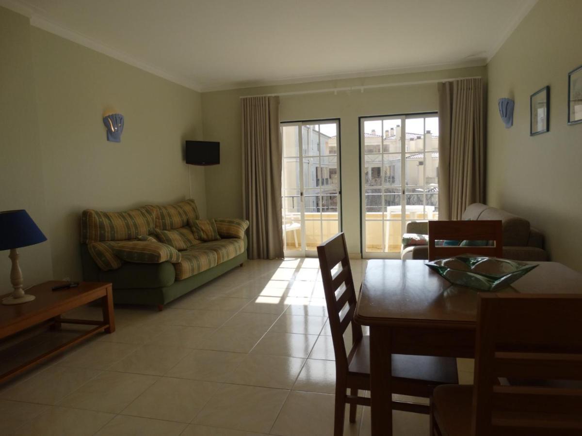 Com Piscina Junto A - Alvor