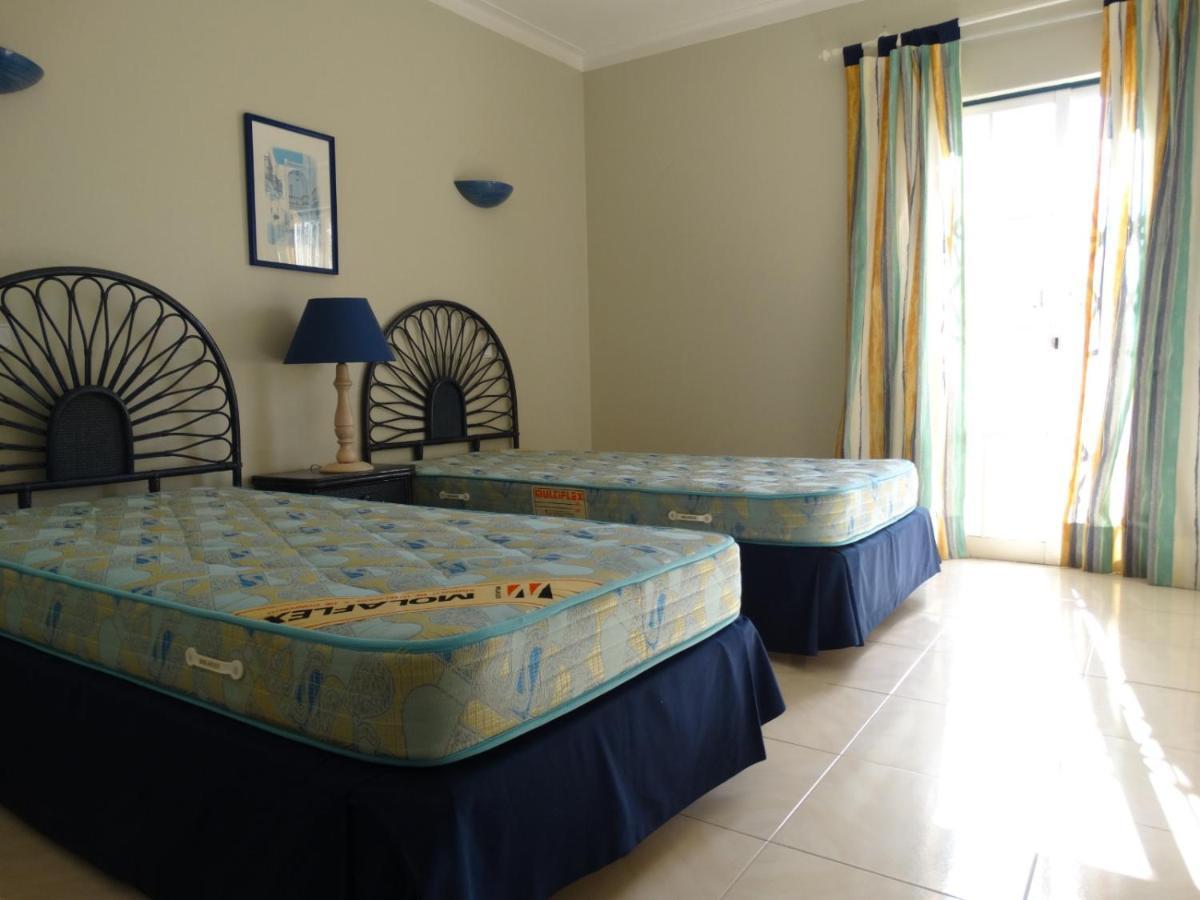 Apartamento Com Piscina Junto A - *