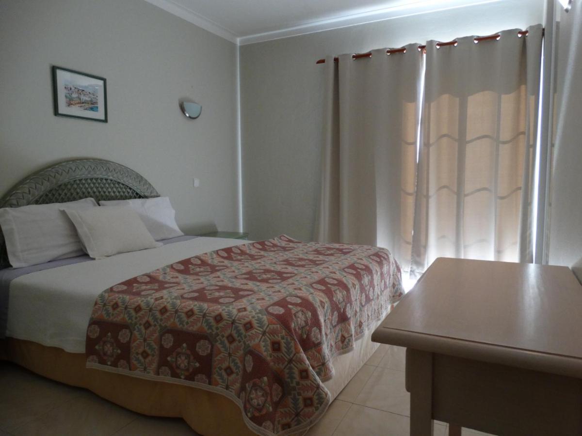 Apartamento Com Piscina Junto A - *