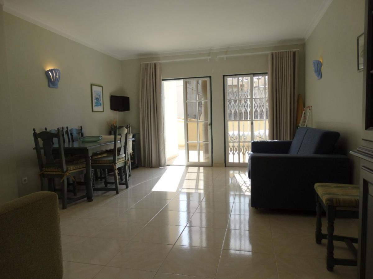Apartamento Com Piscina Junto A -