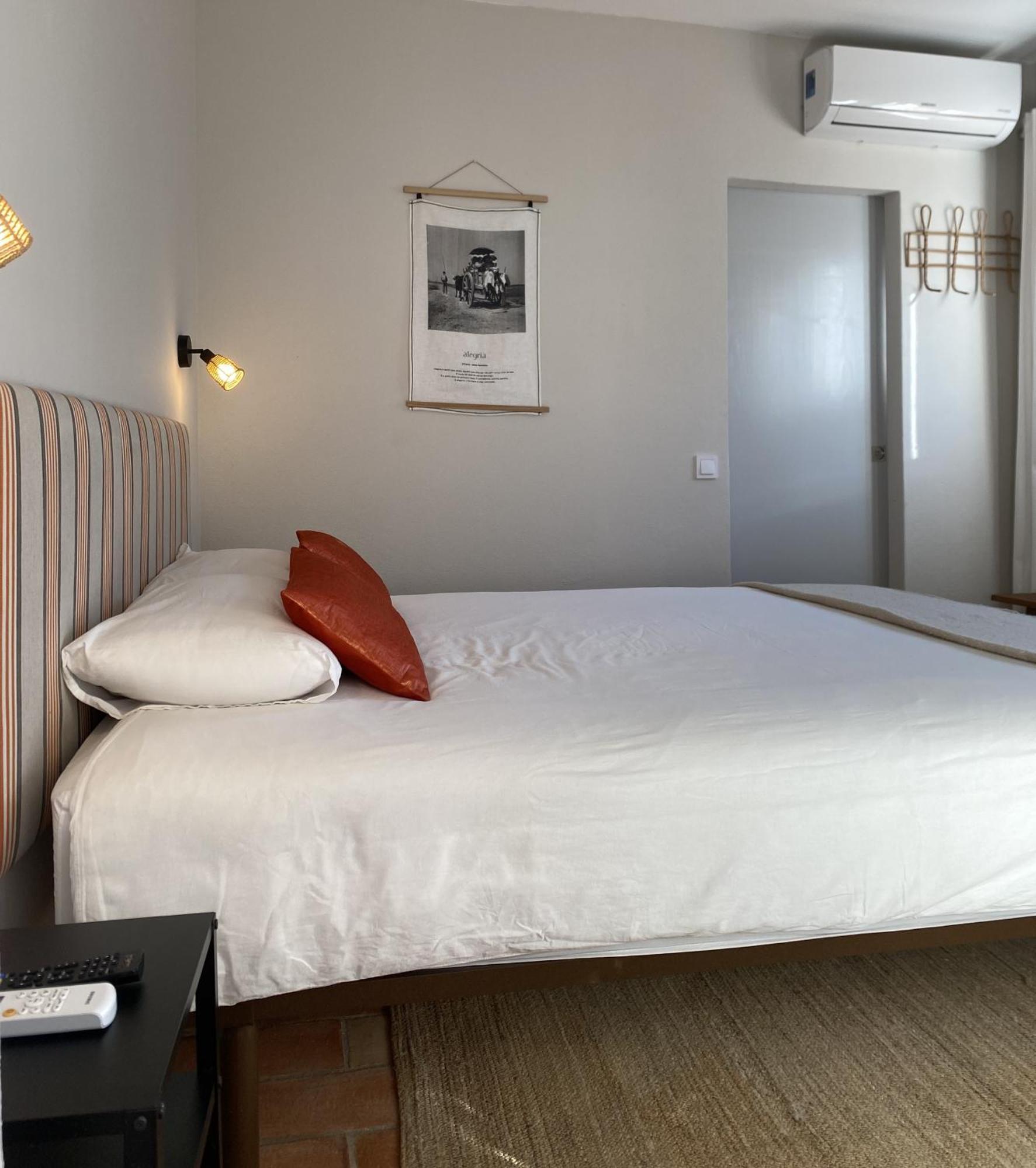 Casa Largo Do Poco Bed & Breakfast
