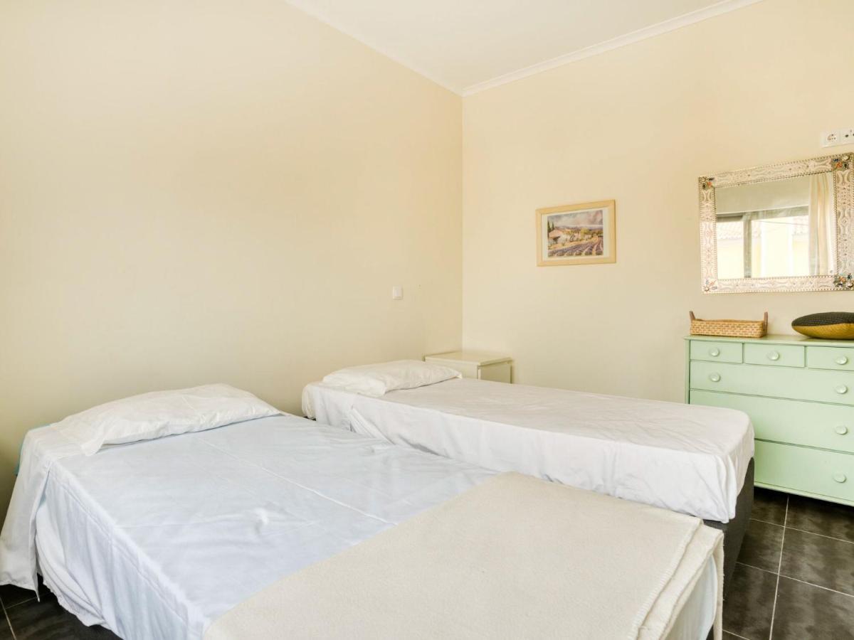 Cosy In With Swimming Pool Holiday home *